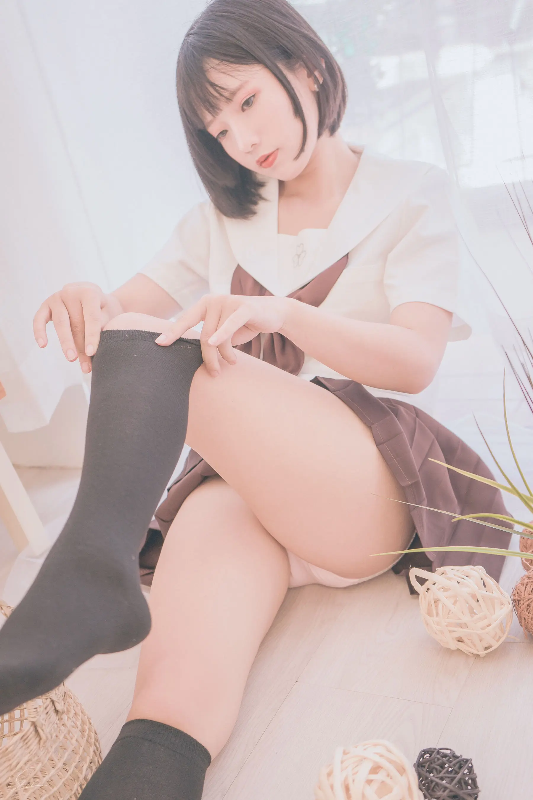 Messie Huang露背毛衣