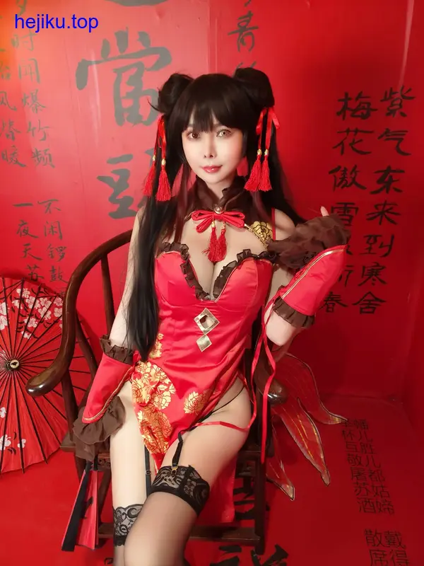 亚马逊鲶鱼角色妆容与眼神特写