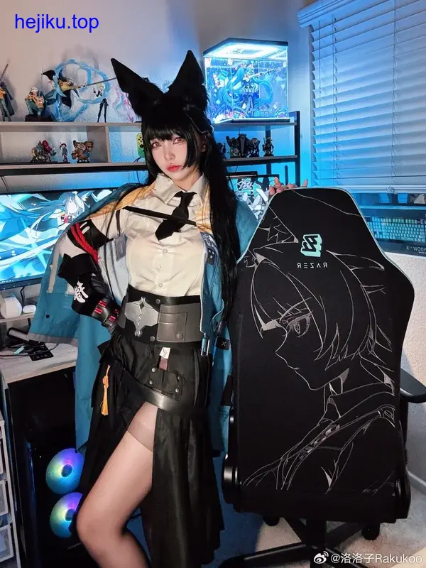 狐洛洛子cos桐人 黑衣双剑 侧脸眼神冷峻