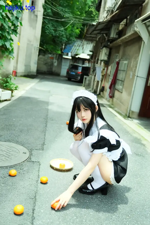 白莉爱吃巧克力写真高清壁纸 手心放巧克力特写