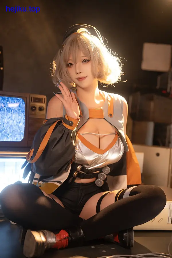 菌烨tako乳胶衣肩膀拼接缝剪裁细节