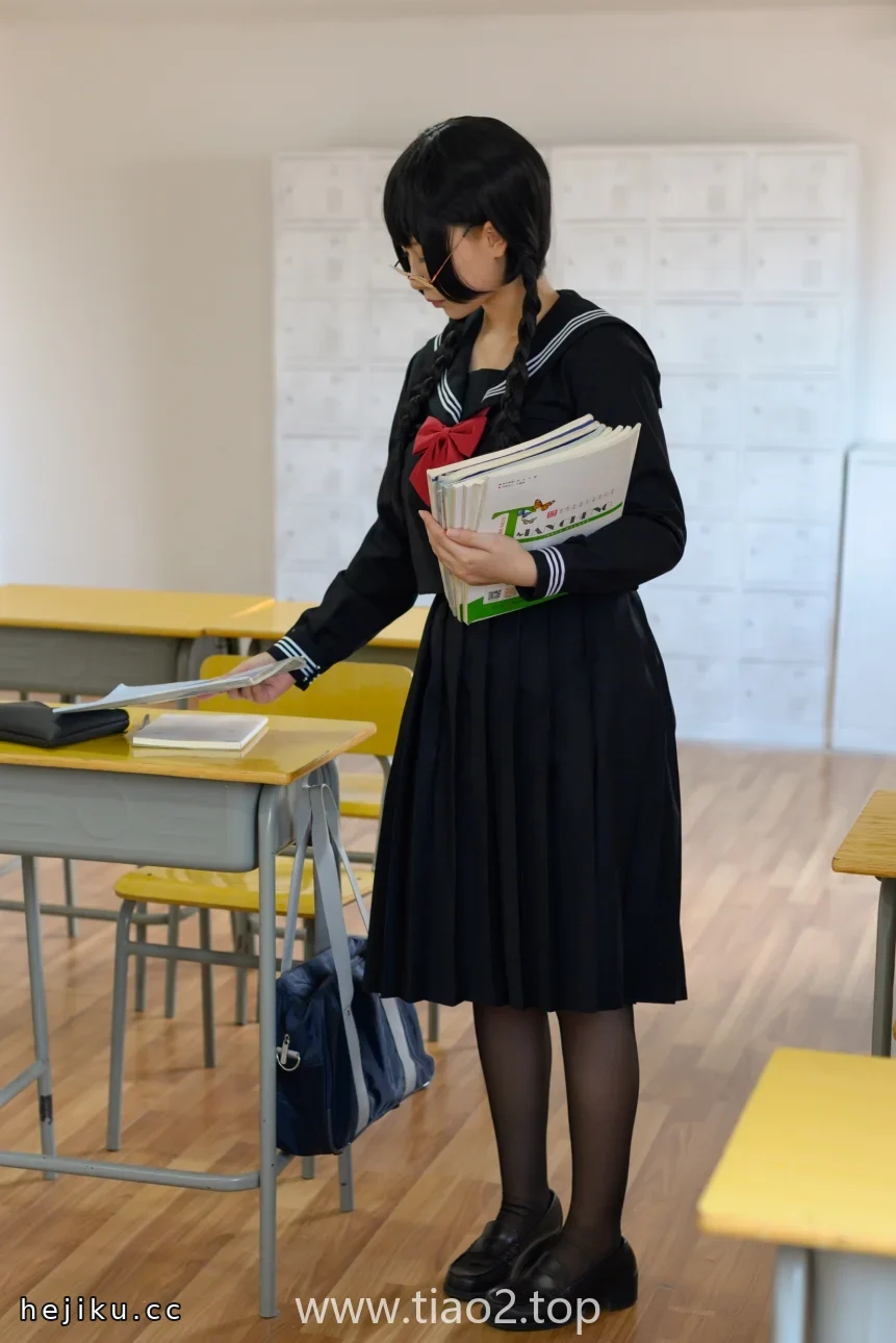 PAKI酱005期班长cos图赏 衣服越紧细节越带劲 376M高清套图来了文章配图3