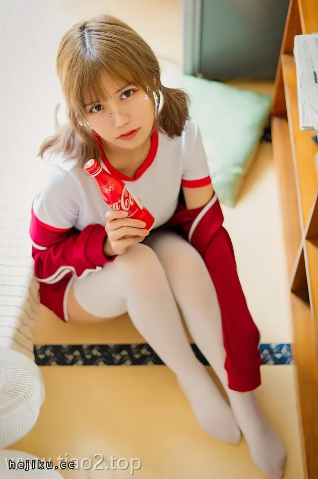 w红色体操服高清还原文章配图3