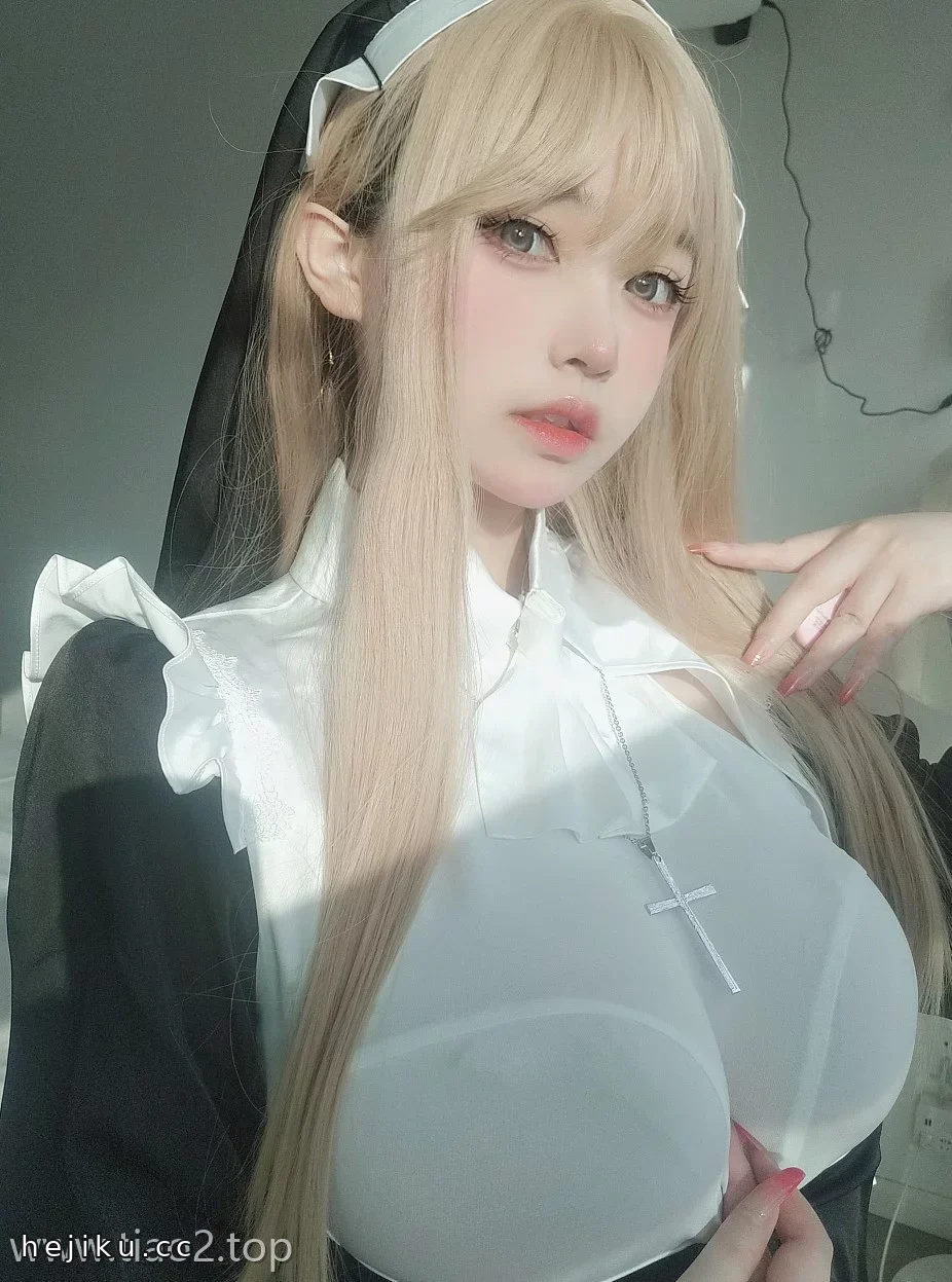 女主K修女cosplay图片80张全收录,黑色长袍配白色翻领的细节看点文章配图2