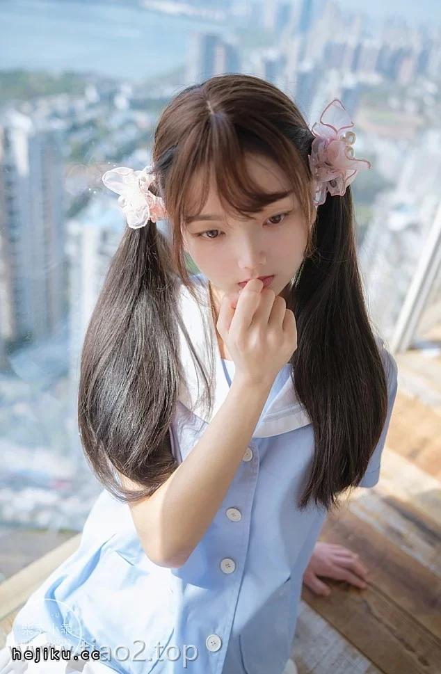 赤西夜夜双马尾JK操场照刷屏,阳光下的清甜颜值让人挪不开眼文章配图3