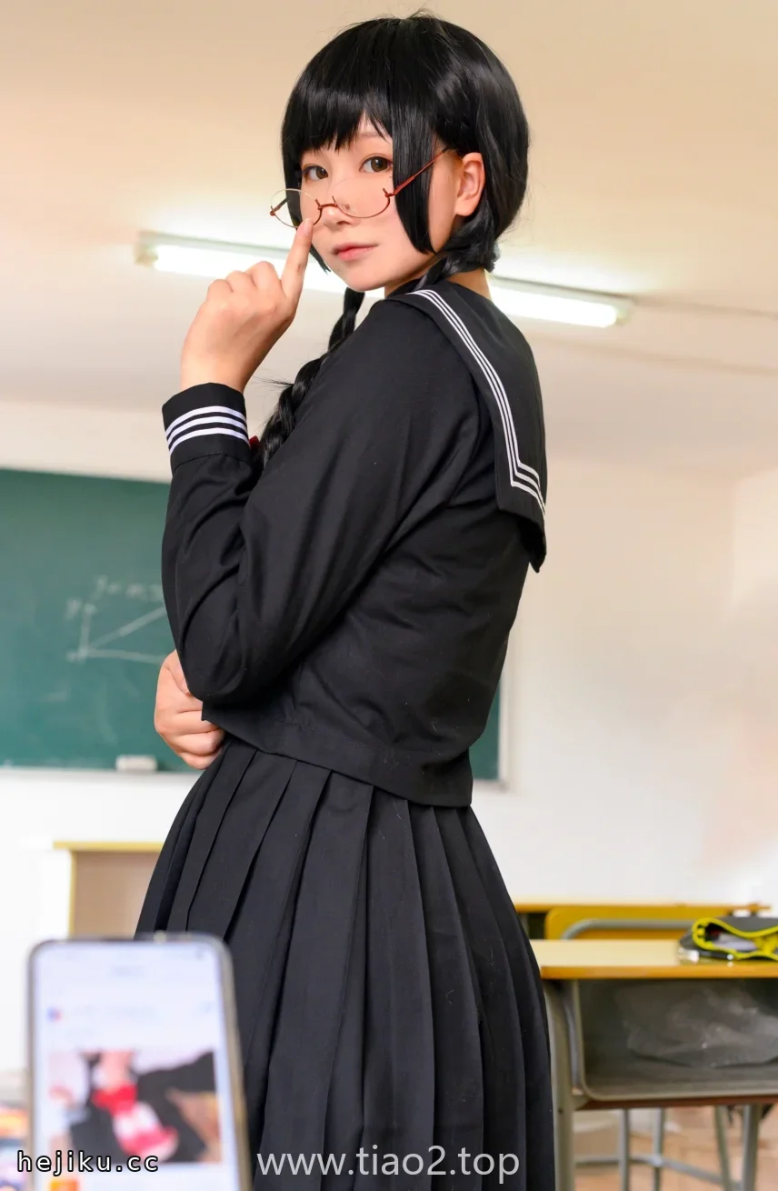 PAKI酱005期班长cos图赏 衣服越紧细节越带劲 376M高清套图来了文章配图2