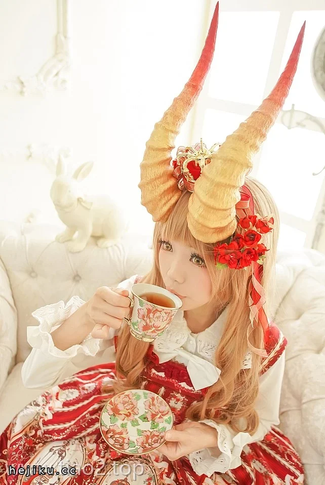Coser_ElyEE子个人资料与午茶角少女cosplay图集鉴赏文章配图3