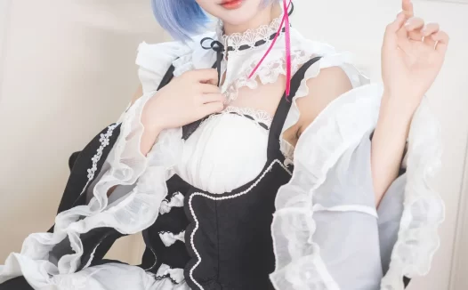 Shika小鹿鹿镇海汉服照太绝了？图包曝光引发全网热议！