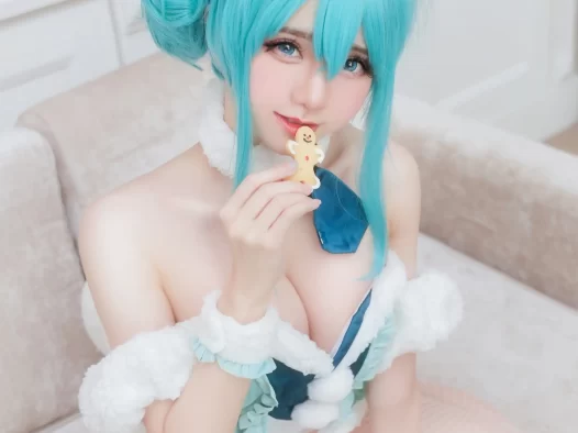 Sally Dorasnow三点式cos作品热传！2025年图集大全曝光