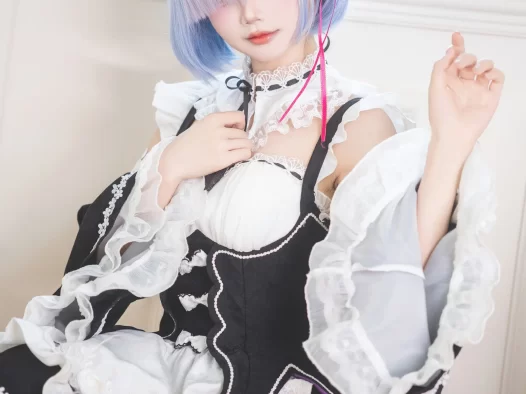 Shika小鹿鹿镇海汉服照太绝了？图包曝光引发全网热议！