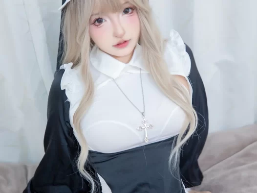 神楽坂真冬2分钟短片刷屏，全新合集胶袜皮裤造型太绝了