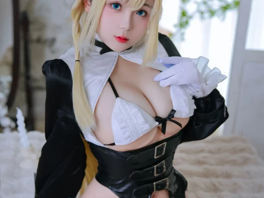 日奈娇(椎名莜)失眠冲剂疯传！她的cos合集和私人定制到底有多真？