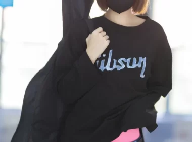 usejan蓝蓝“别看镜头”第5期：108.5M的私语写真，用不看镜头拍出社恐高级感