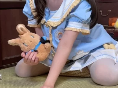 小和甜酒《鸭鸭幼稚园》：一百七十张图里的光线与情绪，蹲地抱鸭那张直接封神
