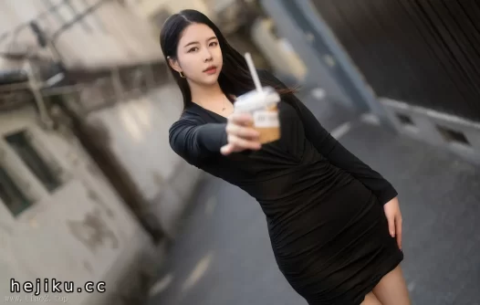 Xiuren图片VOL.596期:秀人模特樱桃小犊子把黑裙穿出野劲儿