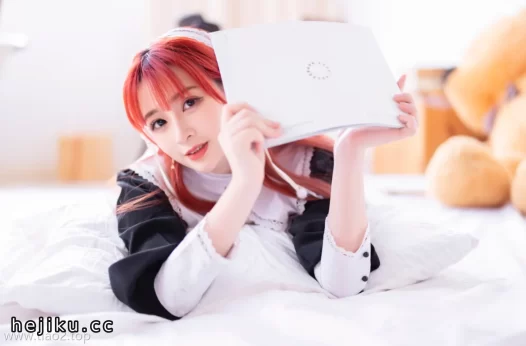 Coser叉子宝宝修女cos照合集：俏皮眼神配神秘微笑，神圣感也能很幽默