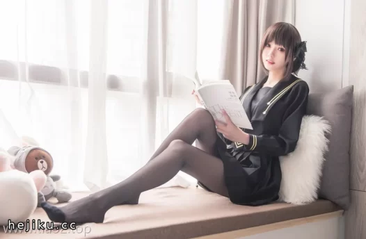 Coser你的负卿窗边黑裙图集,镜头里那股电影感让人移不开眼