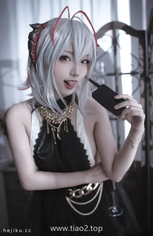 切切celia的W礼服20张图，礼服越正经眼神越不老实