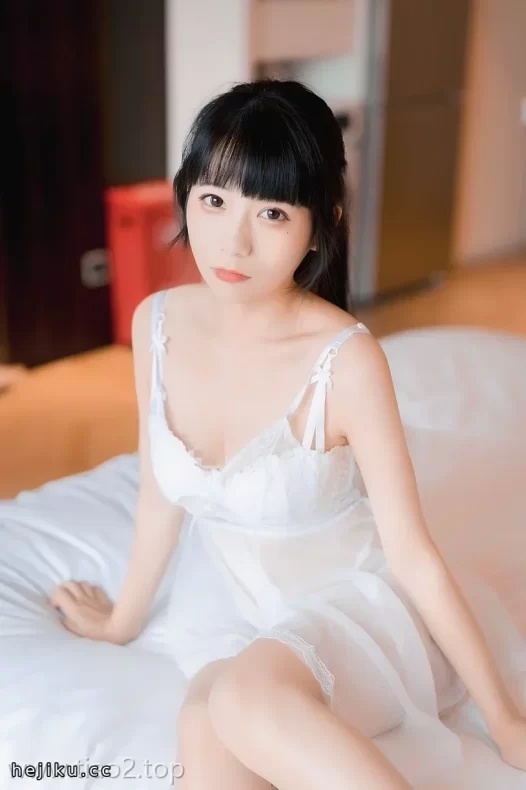 cosplay图片丨Coser_usejan蓝蓝薄纱睡衣42张套图,慵懒感拿捏到位