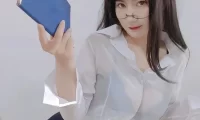 澜妹呀OL办公服cos图集太会演，白衬衫黑窄裙把摸鱼午休都拍成了梗
