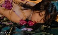 云溪溪“花与绳”cos图集全赏析，柔美与束缚交织的视觉盛宴