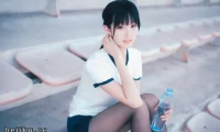沧霁桔梗黑丝体操服cos解析：看似普通的造型，她怎么穿出高级感？