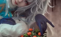 艾西Aiwest芙洛伦跃雪逢春毛领look解析,二十一张图冷蓝光影拍出邪气反差感