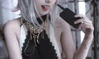 切切celia的W礼服20张图，礼服越正经眼神越不老实