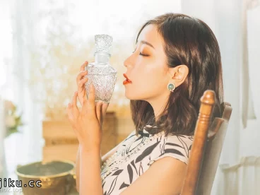 穆零Mu0全新cos作品The White Rose，19张图把白玫瑰的清冷感拍透了