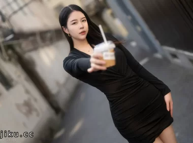 Xiuren图片VOL.596期:秀人模特樱桃小犊子把黑裙穿出野劲儿