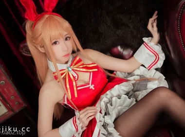 白神泱Shiraga Yanko《刀剑神域》亚丝娜cosplay图片:这组还原拍出了角色的气场