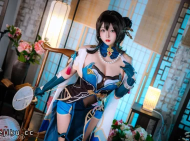 日奈娇新角色阮梅cosplay图集太绝了,紫色长发造型把知性温柔演绎到天花板