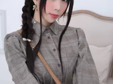 鹿野希格子衬衫Cosplay：别只看脸，这组图的质感都藏在细节里