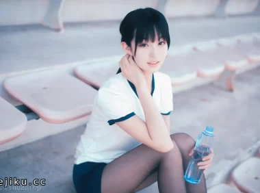 沧霁桔梗黑丝体操服cos解析：看似普通的造型，她怎么穿出高级感？