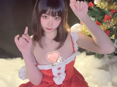 cosplay图片丨Coser“是一只废喵了”的圣诞裙装，慵懒又好看