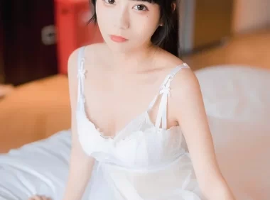 cosplay图片丨Coser_usejan蓝蓝薄纱睡衣42张套图,慵懒感拿捏到位