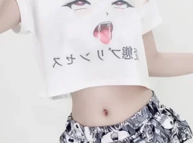 Coser_Azami的阿黑颜衣服cosplay图片有多带感？个人资料与摄影作品全解读